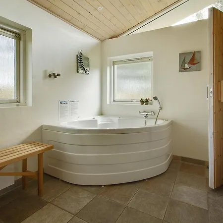 펜션 Three-bedroom Holiday In *