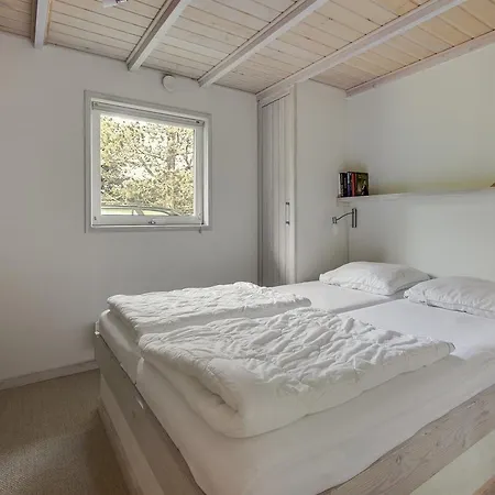 Three-bedroom Holiday In * Hals