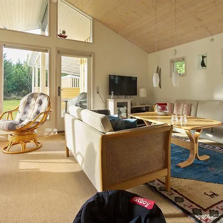 펜션 Three-bedroom Holiday In *