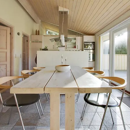 펜션 Three-bedroom Holiday In *