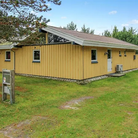 펜션 Three-bedroom Holiday In *