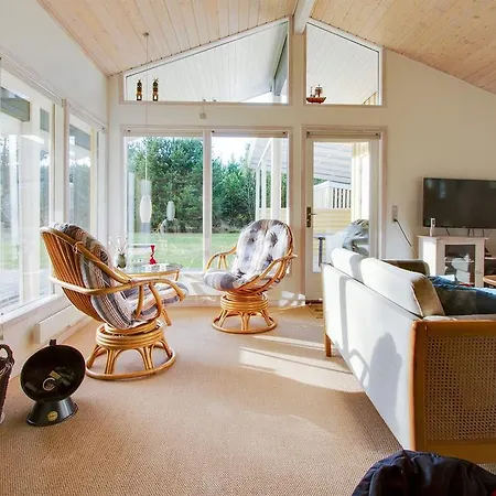 Three-bedroom Holiday In * Hals