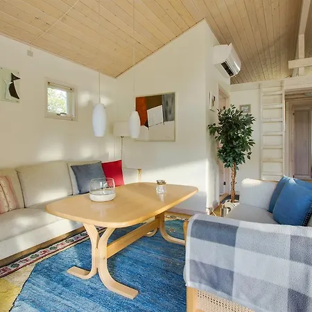 펜션 Three-bedroom Holiday In *
