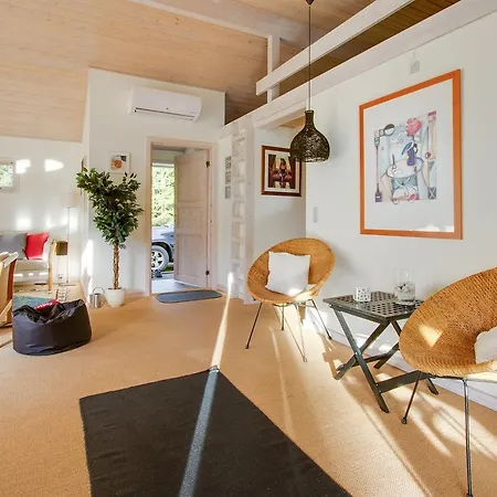 Three-bedroom Holiday In * Hals