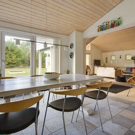Three-bedroom Holiday In * Hals